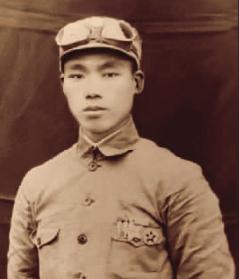1938年延安窑洞，一场突如其来的掌掴，彻底改变了陈复生的一生。那一巴掌打在康生