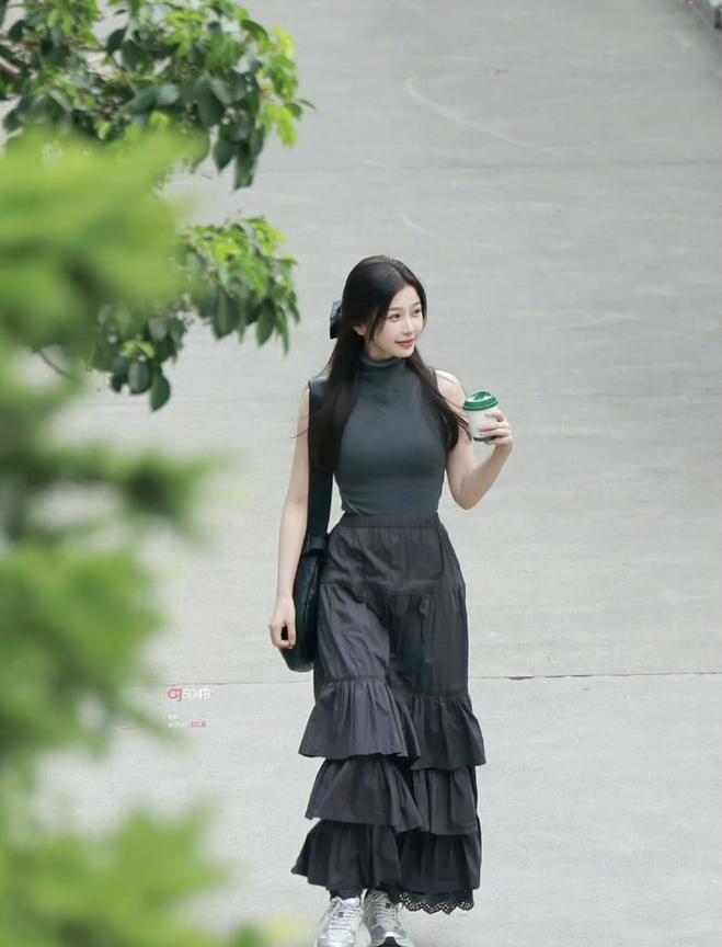 虞书欣可盐可甜可性感，有没有觉得？她可塑性好强，因为她没有过于强烈的个人标签，对