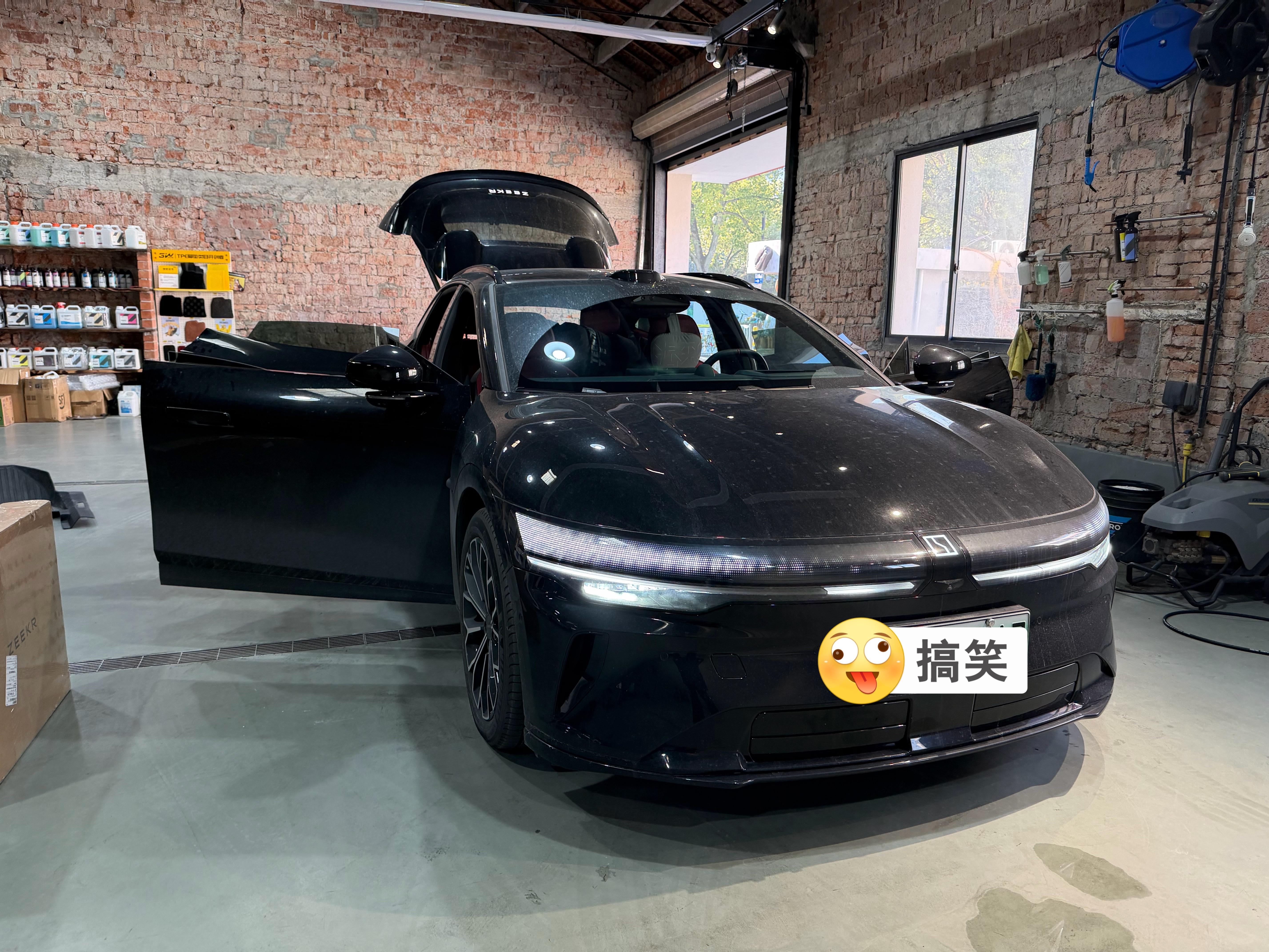 洗车前VS洗车后刚换了套极物的TPE脚垫极氪007gt微博贴纸