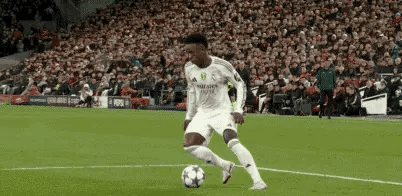 维尼修斯到底有什么错？他不就是在禁区演个戏码！都说人生如戏，这整个小活，不也挺开