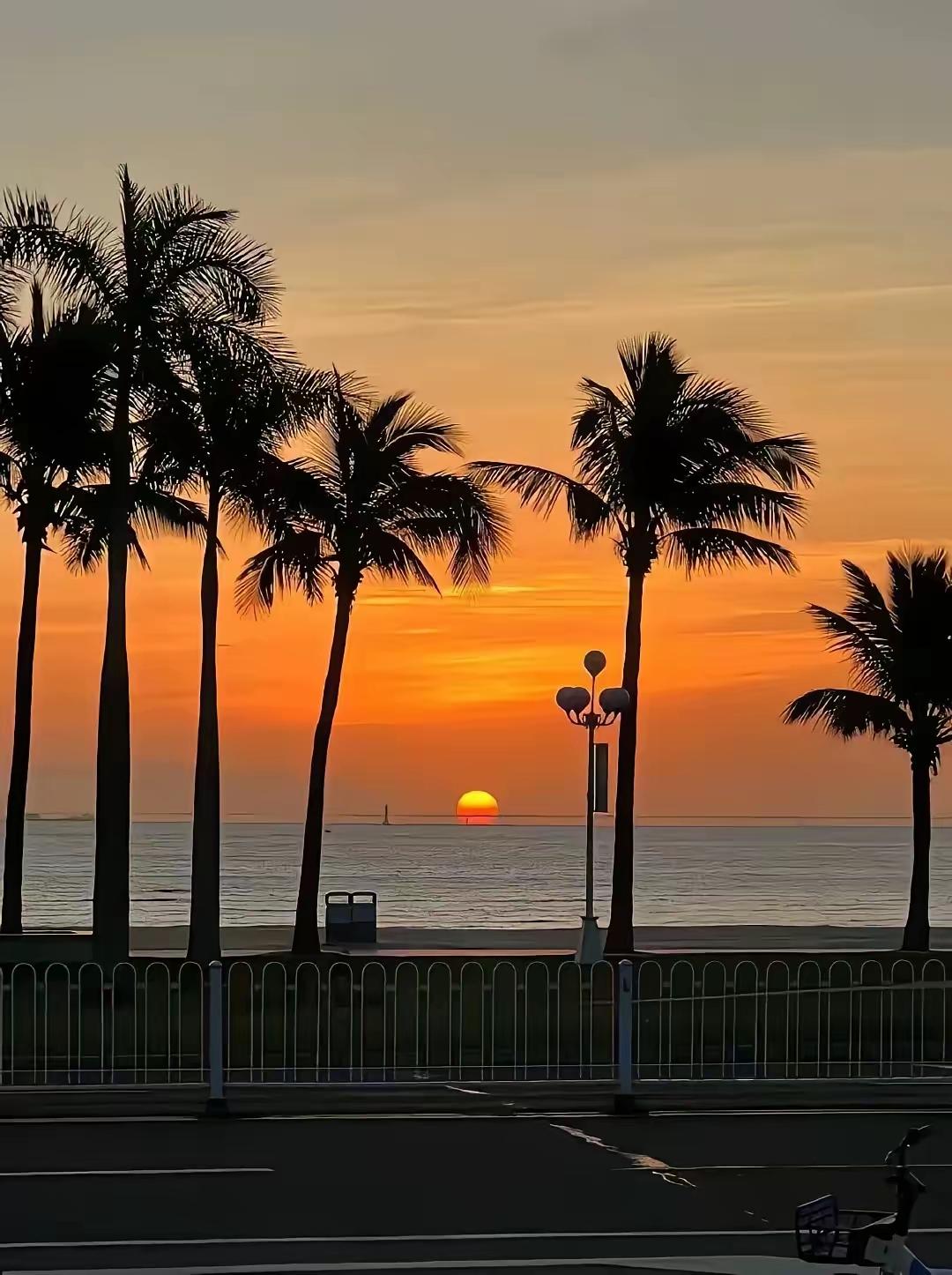 护士小姐姐说：“给男人提个醒，别管你身边那女人多漂亮多好，睡一个被窝穿一条裤子，
