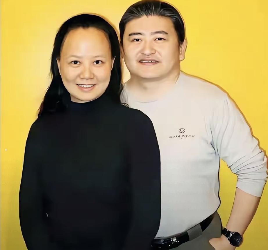 卢璐和刘欢恩爱相守了38年。两口子过日子，没有勺子不碰锅沿的，刘欢和卢璐也会