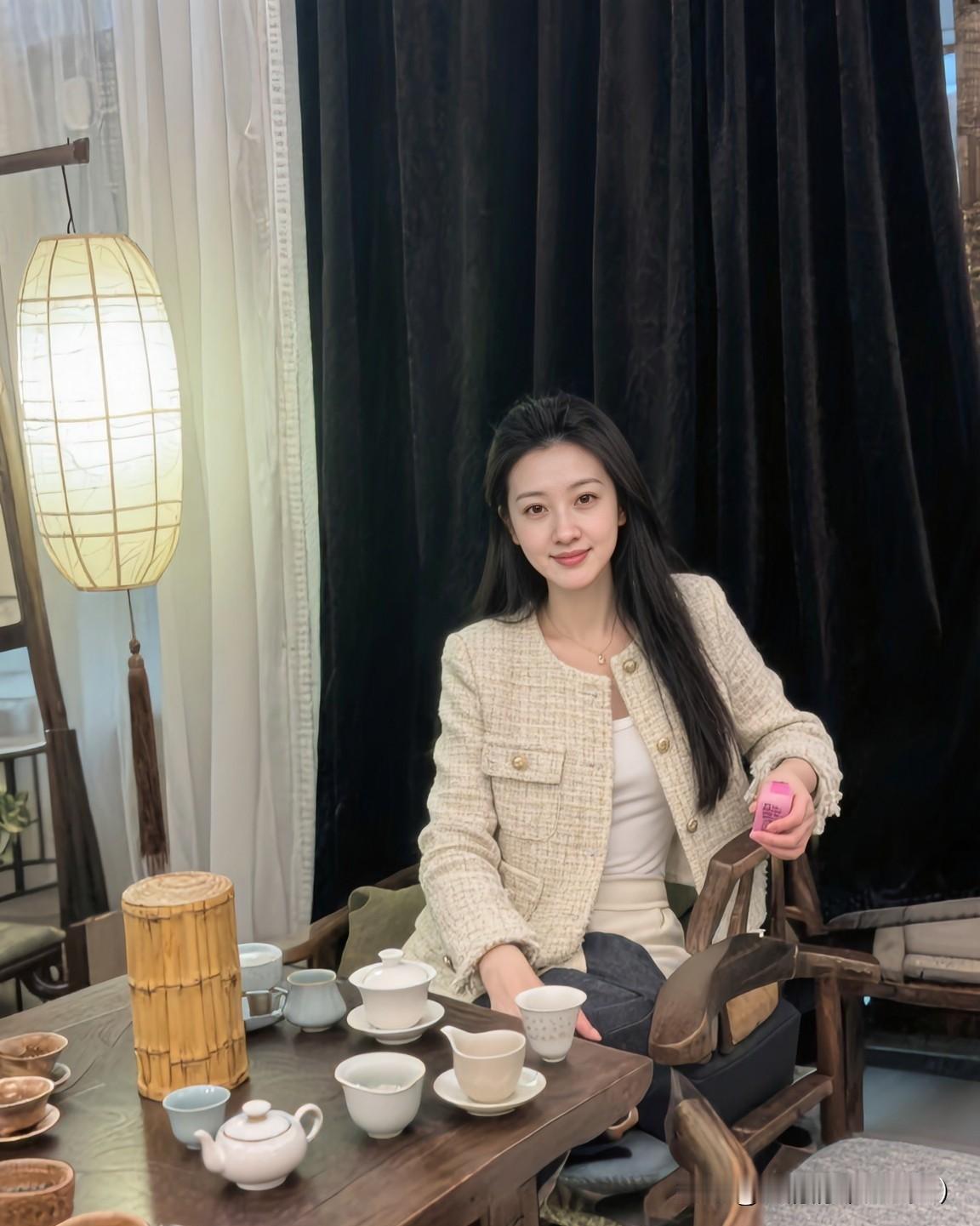 真正让男人越谈越爱的，不是外表有多漂亮，而是内心有光芒。独立自主，有自己