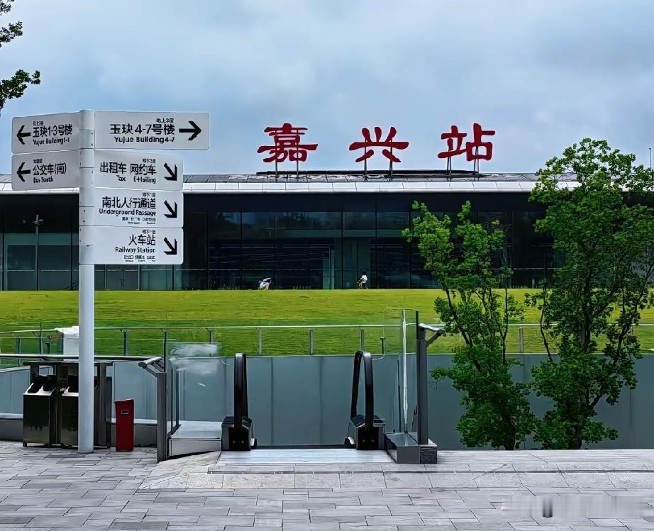 浙江嘉兴距离安徽滁州300多公里，距离上海，杭州，苏州才100公里不到浙江嘉兴