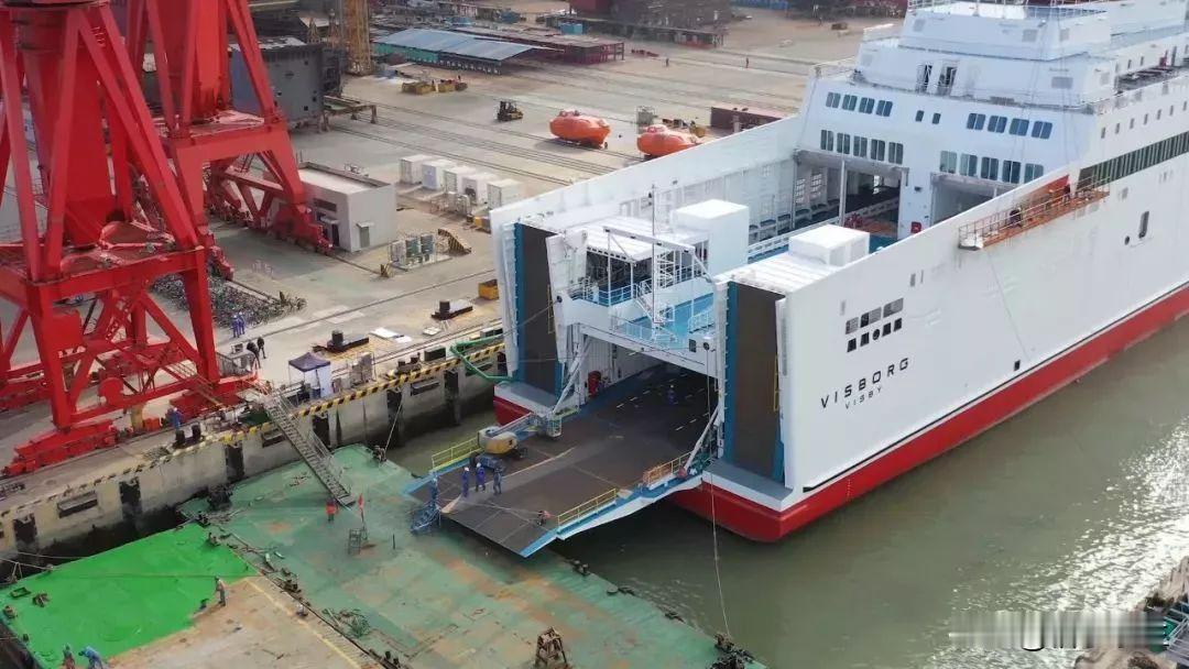 首艘自研大型出口双燃料客滚船交付23日，由广船国际建造的我国首艘自研大型出口双