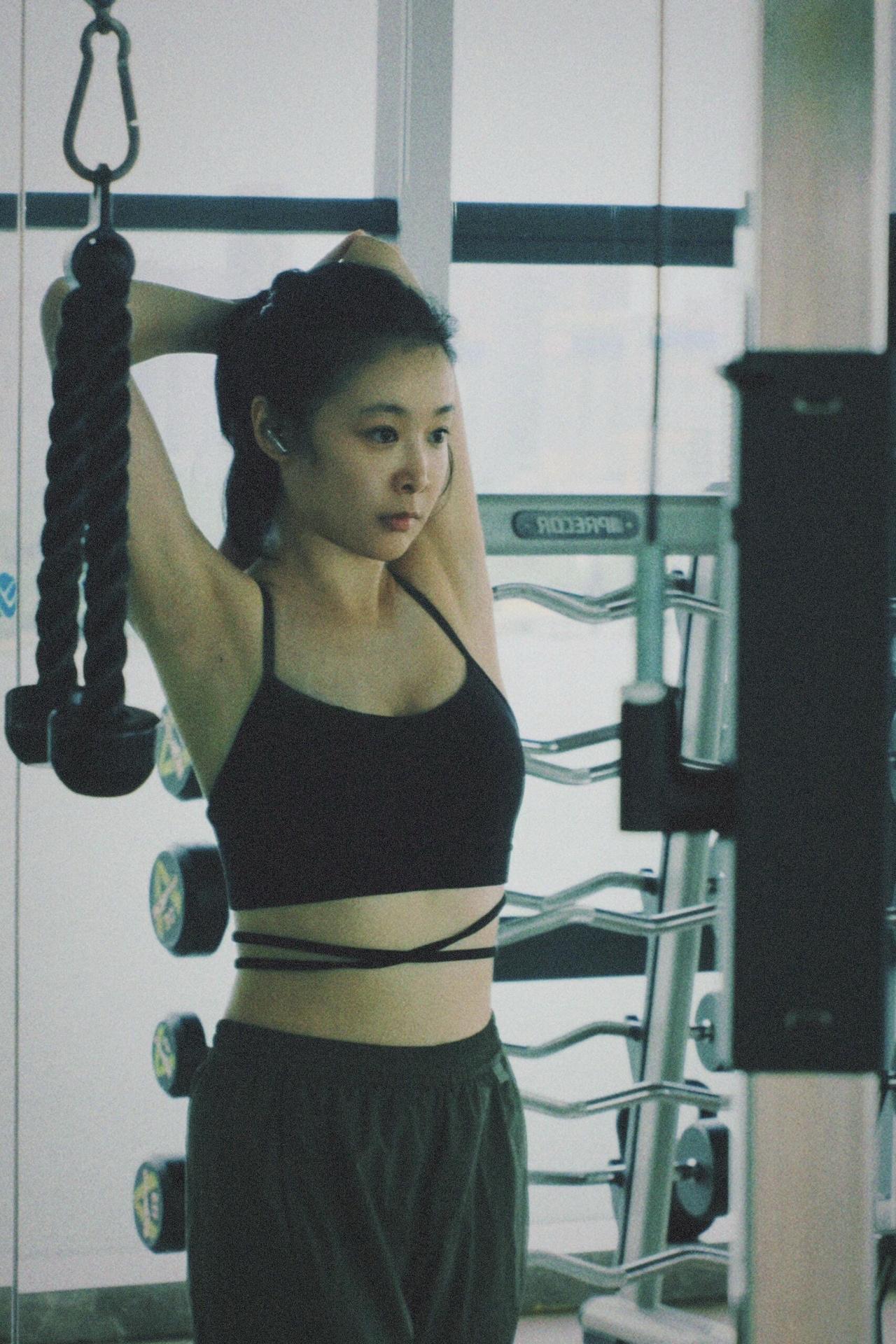 高叶的脸，好清爽啊！高叶身材你品你细细的品腋下管理腋下管理大师