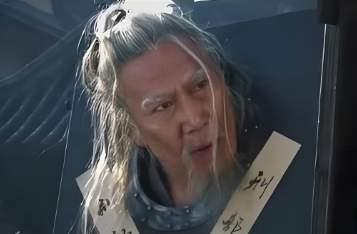 胡惟庸案之后，朱元璋要杀李善长。李善长跪倒在地，带着哀求的语气说道：“我都77岁