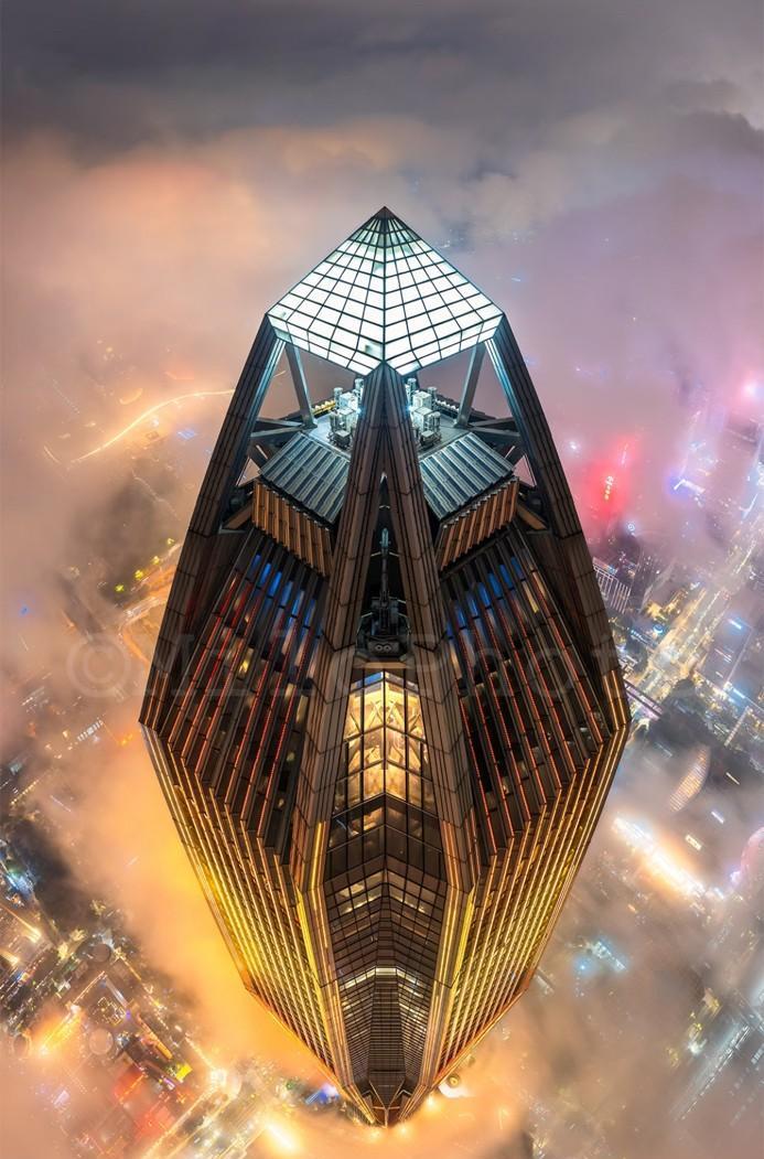 深圳最遗憾的高楼，就是平安大厦本来是可以做到国内第一高楼，因为航空限高600