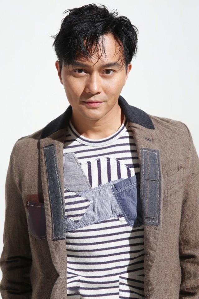 张智霖演唱会的吉他手竟然是他儿子。我记得他儿子港独，他们家真的很想让他进圈挣钱