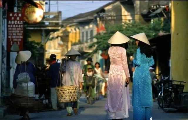 个人认为越南经济发展到上限取决于三点分别是中美贸易关系，越南人工成本以及无人工厂