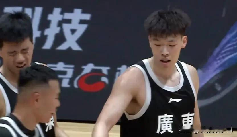 惋惜！近十年最具天赋球员张昊被广东裁掉据广东体育媒体人证实，广东男篮确定裁