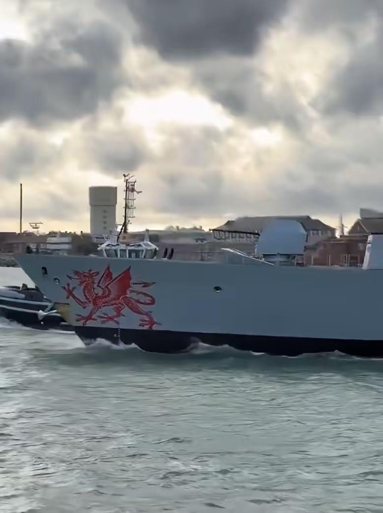 英国军舰倒霉了，真主党搞了个乌龙事件，以为是以色列的军舰，结果打完发现，不是以色