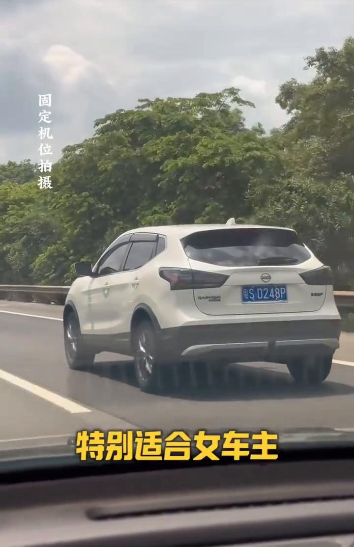 十万出头合资SUV。十万出头想买一台合资SUV，可以看看日产逍客。开起来最大的
