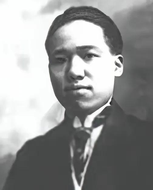 1937年年初，红军西路军在河西走廊吃了大败仗，队伍都散了。政治部主任李卓然带着