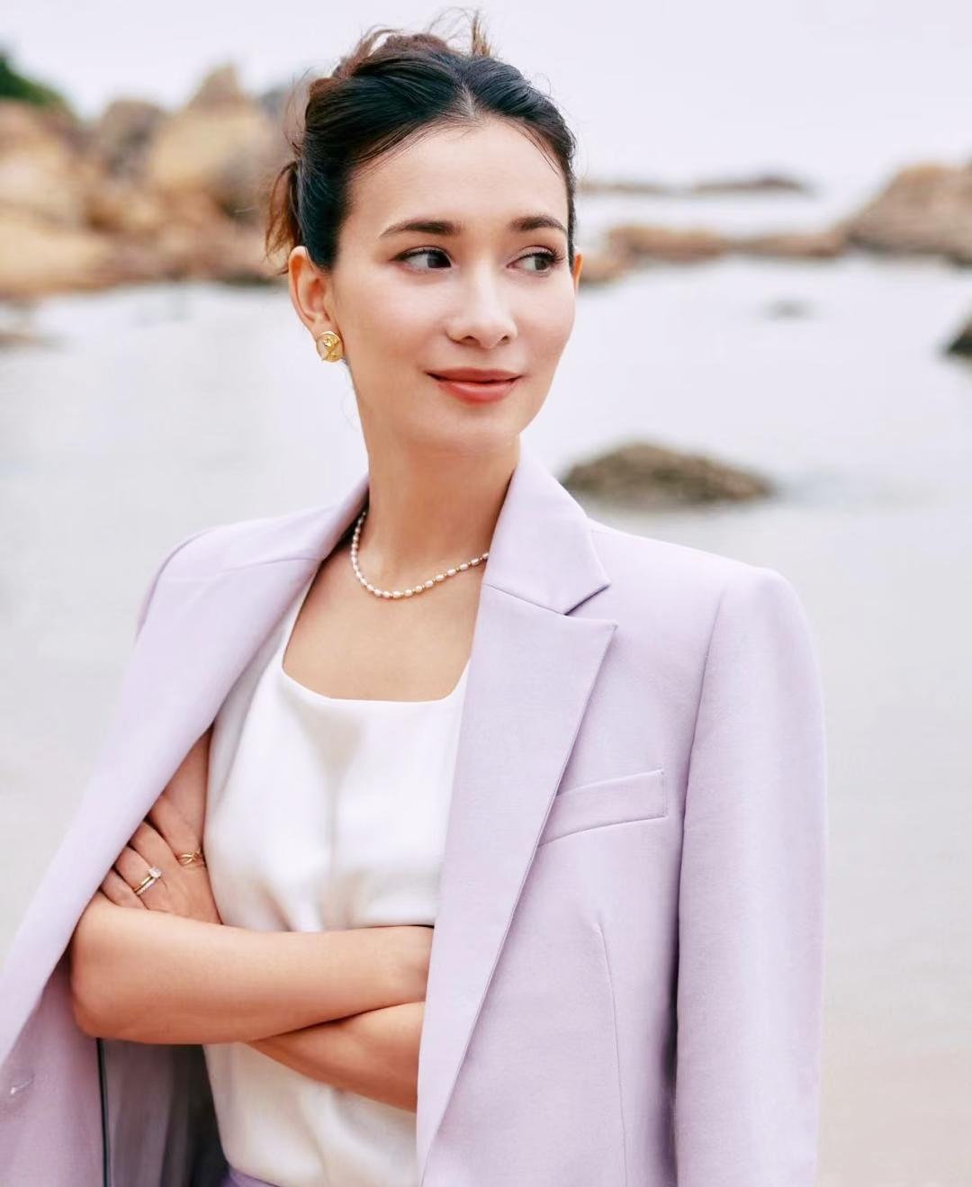 卢靖姗不能深扒,不扒不知道,一扒吓一跳,她居然婚后和丈夫一直分房睡……我反