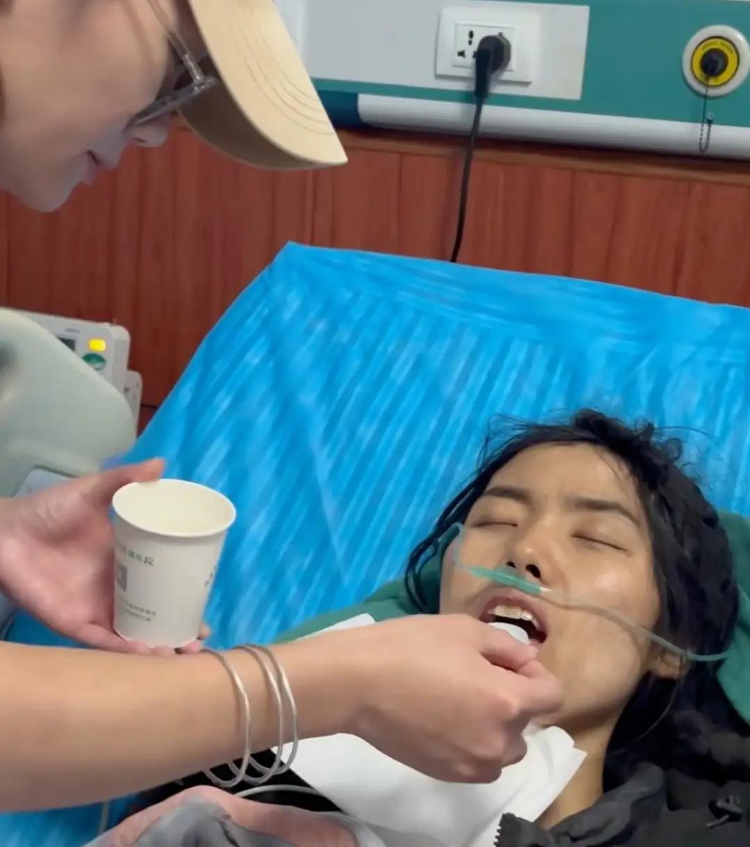 冷美人到底还是扛不住了！11月14日，在张家界七星山举办的荒野求生赛中，场上