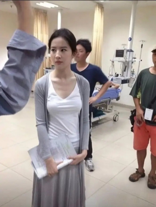 江疏影工作室呵呵江疏影应该很难结婚了，原因很简单，最近她被传恋爱了，结果工作