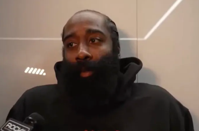 NBA季后赛东部首轮天王山之战骑士（3）125-120（2）战胜猛龙。赛后詹姆