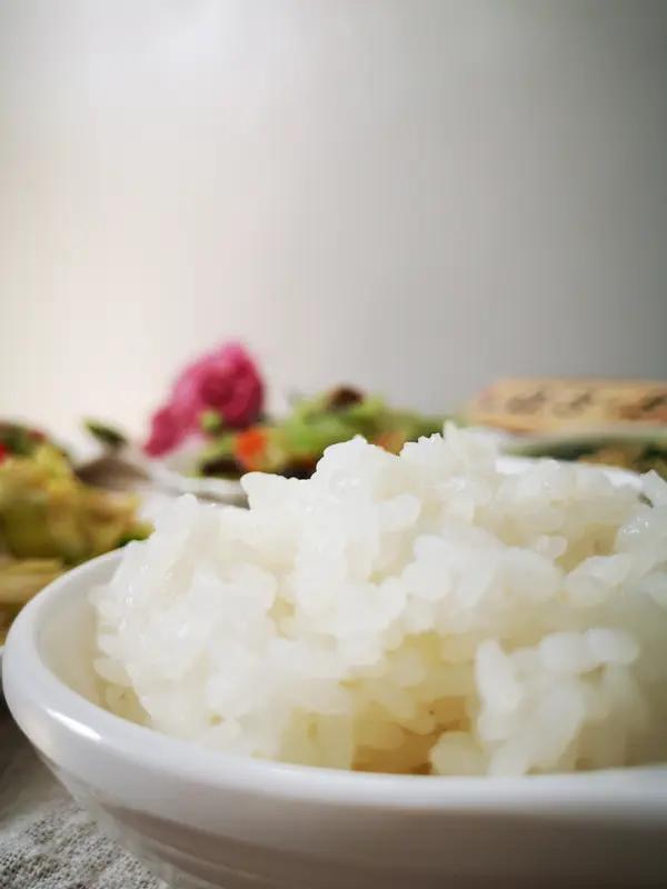 血糖一直高,少吃主食管用吗?血糖一直高，少吃主食有点用，但不能只靠这一招。减少