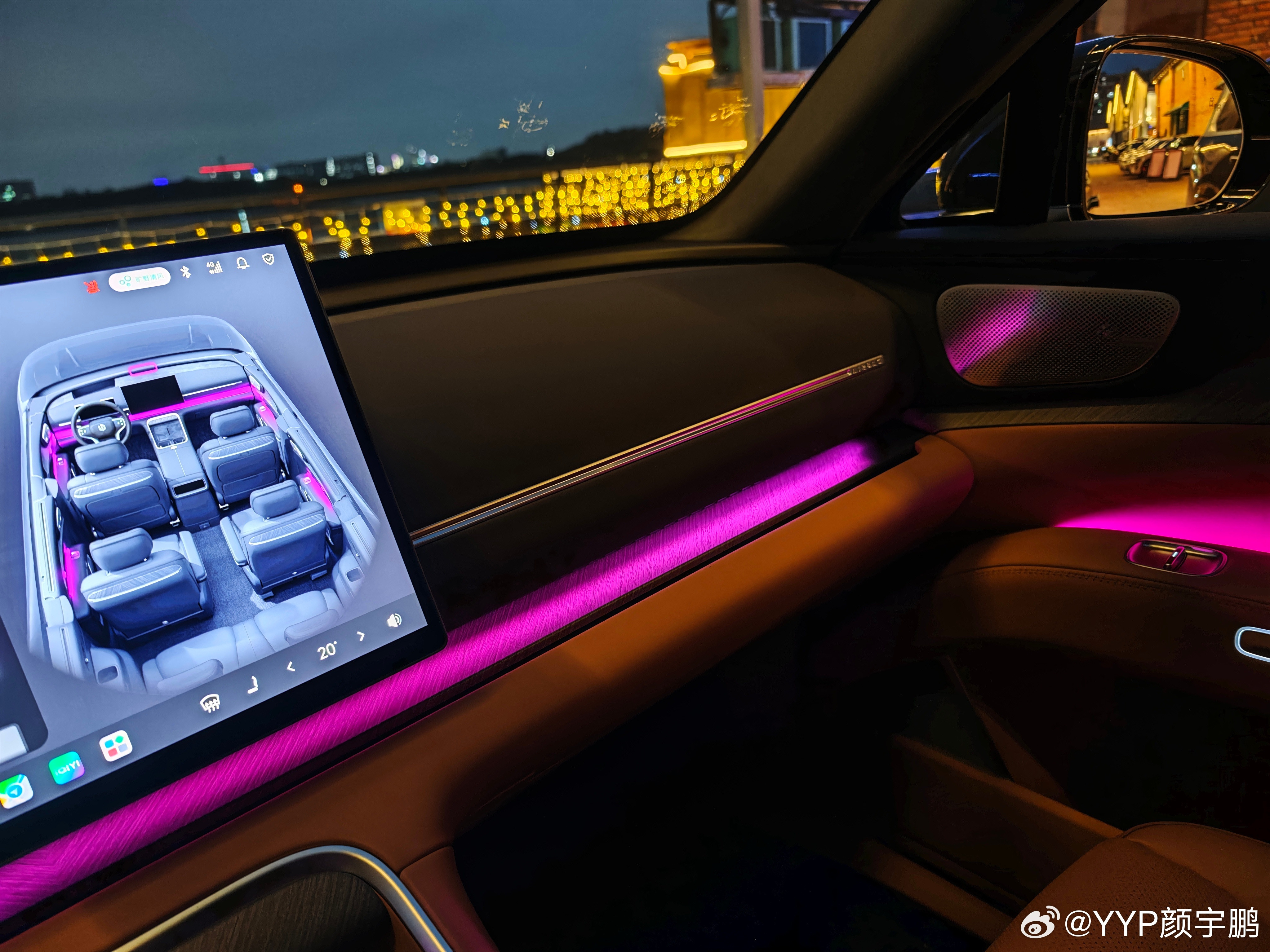 现在的新车氛围灯都有无限种颜色可选，而我现在最喜欢的是这个色系……有什么说法吗