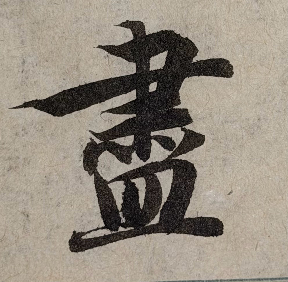 今天天气很凉爽，小狗闭眼奔跑！​​​
