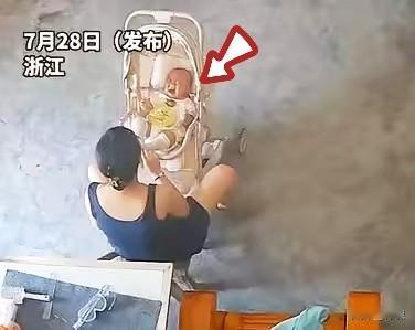 愤怒，浙江，一女邻居到家里串门，家里有几个月大的婴儿，她便坐在旁边哄逗小孩，大