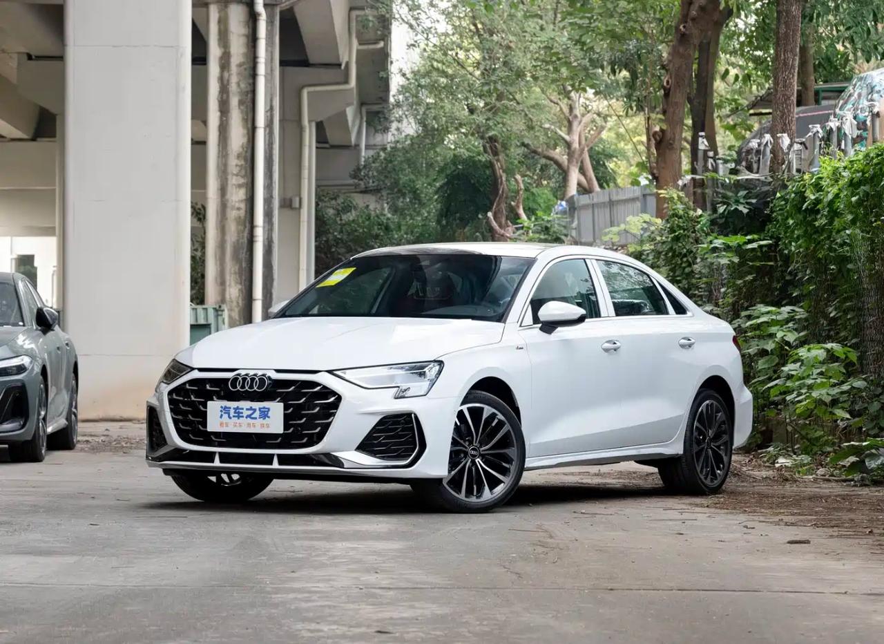 奥迪A3的好与坏，全看你是不是它的菜它属于豪华品牌里门槛比较亲民的一款，车身