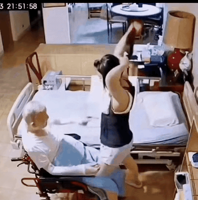 给老人请这样的保姆，可真是让人琢磨不透了啊！真的有点不可思议，这么年轻漂亮的一个