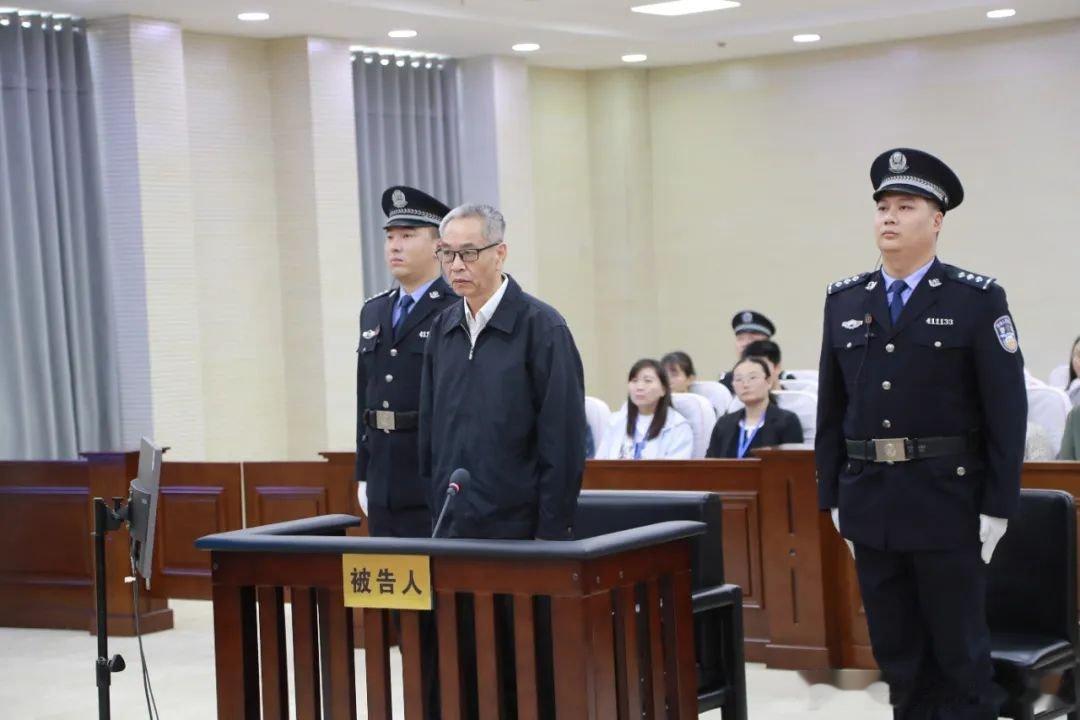 【国家烟草专卖局原副局长徐𬎆受贿案一审被判15年】​​​