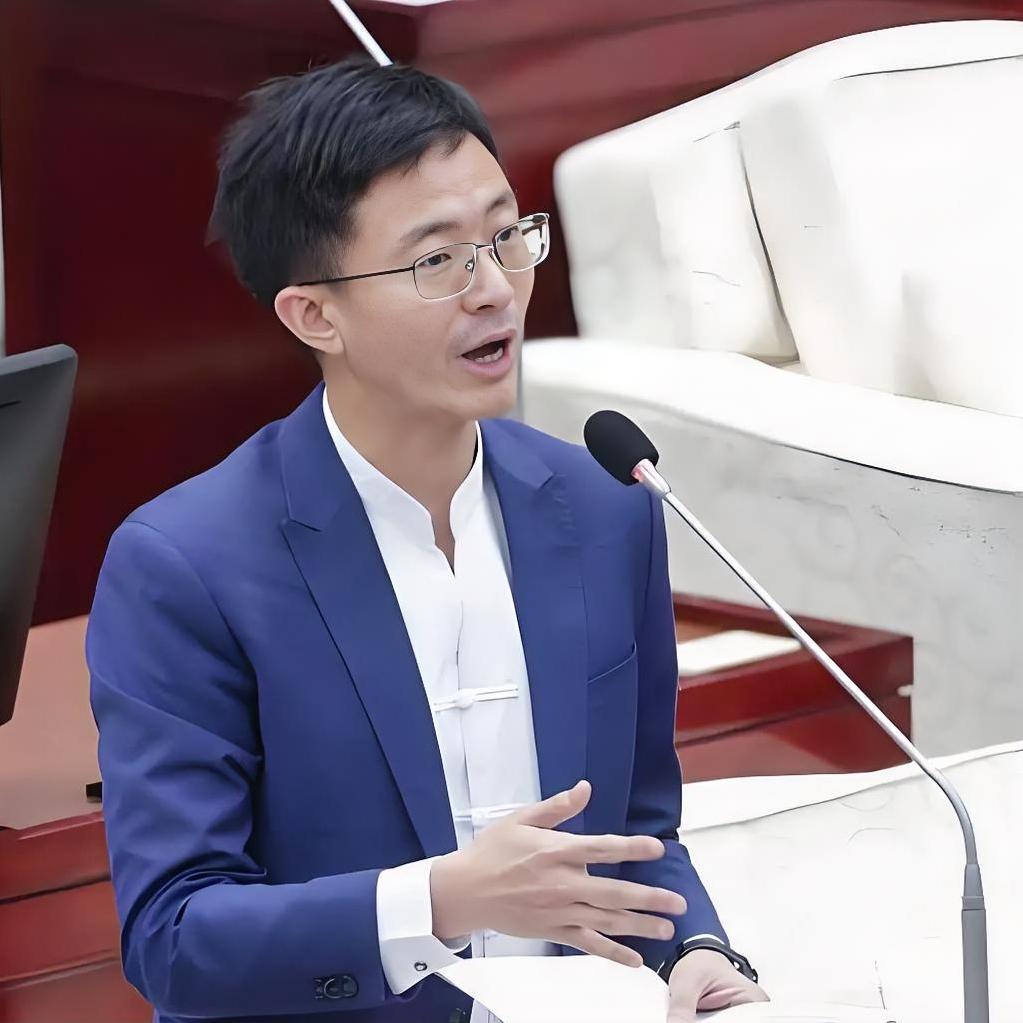 此举应谨慎！万一救上来的是东郭先生所救的那匹狼怎么办？近日，台湾新党台北市议