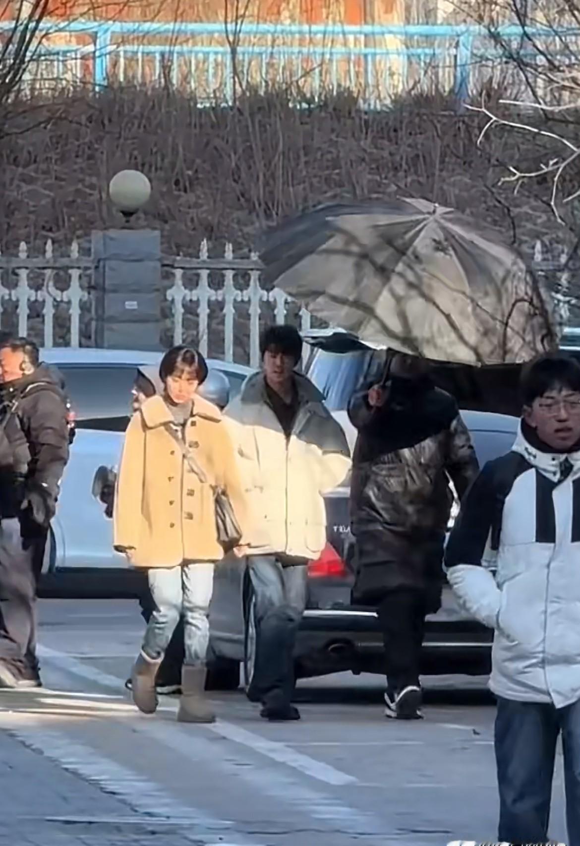 肖战在花圈店吻戏，观众沉默了。不是因为尺度，而是因为场景的诡异感。《小城良方