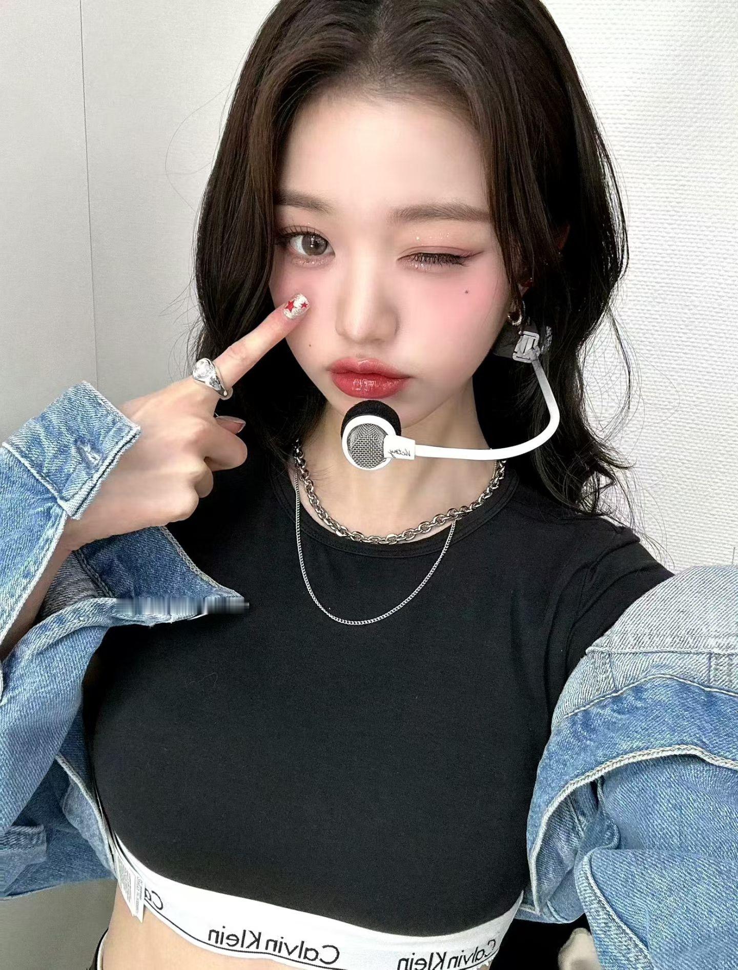 张元英官推三连拍“学姐，你太美好了”张元英签售态度美谈