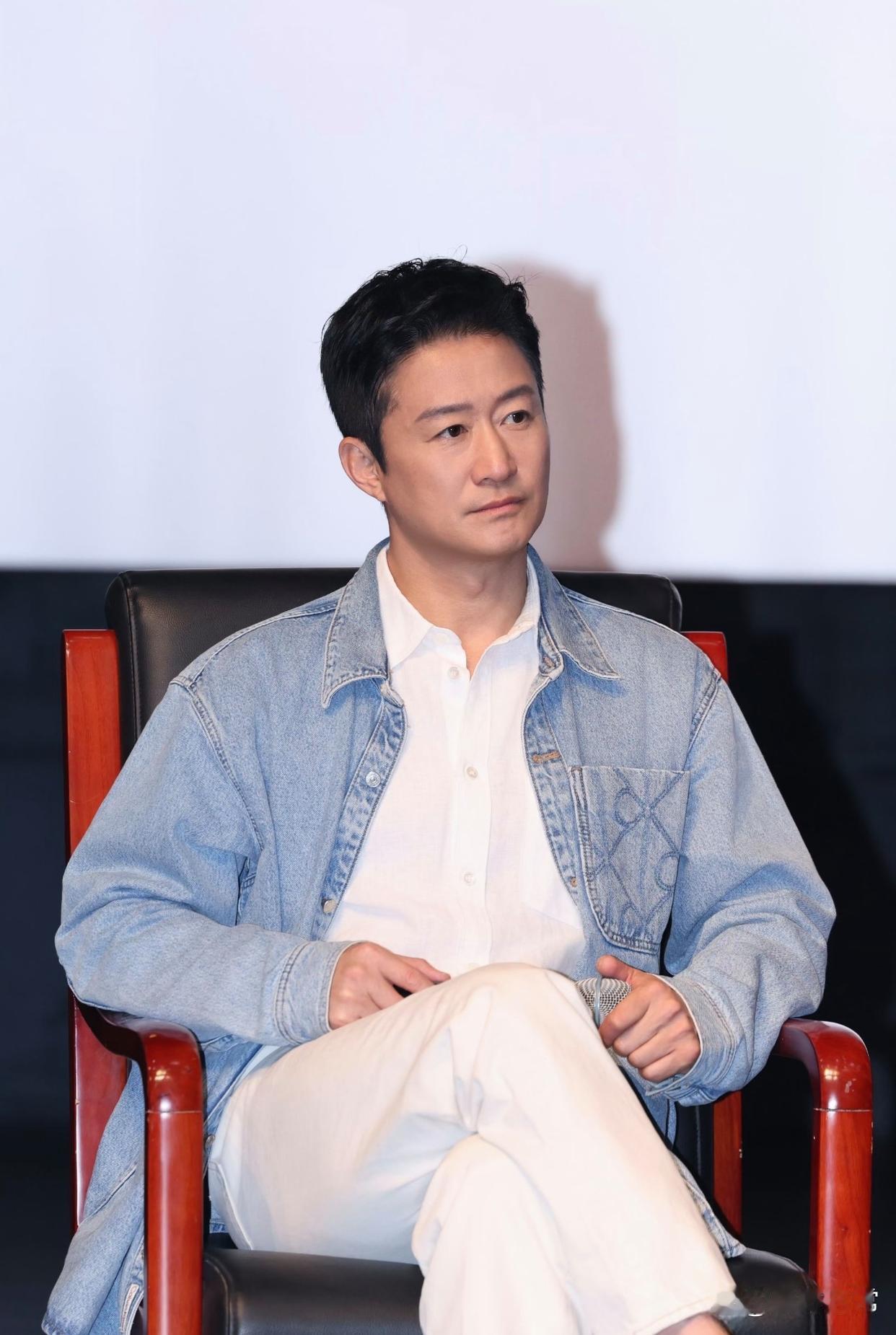 1.吴京不是很懂为什么总有人无缘无故骂他，自己又没做错什么。2.宋亚轩拍抽象小视