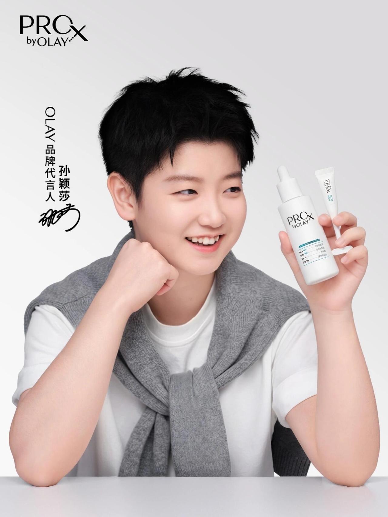 孙颖莎属于白到发光，自己的小白瓶，快乐🎉的肉包子，自己也很满意自己的容颜吧！