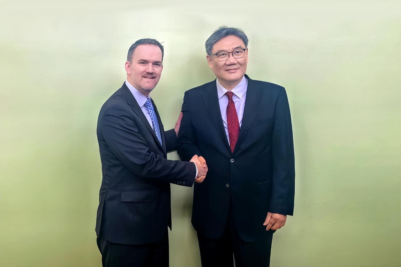 就在今天，全世界同步收到重磅消息！中美双方竟然在喀麦隆首都碰面了。与此同时，23