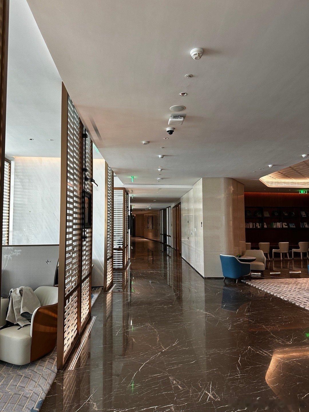 T3航站楼的硬件配置绝对是国内机场的头部了。东航会员也有专属的安检口，位于K区。