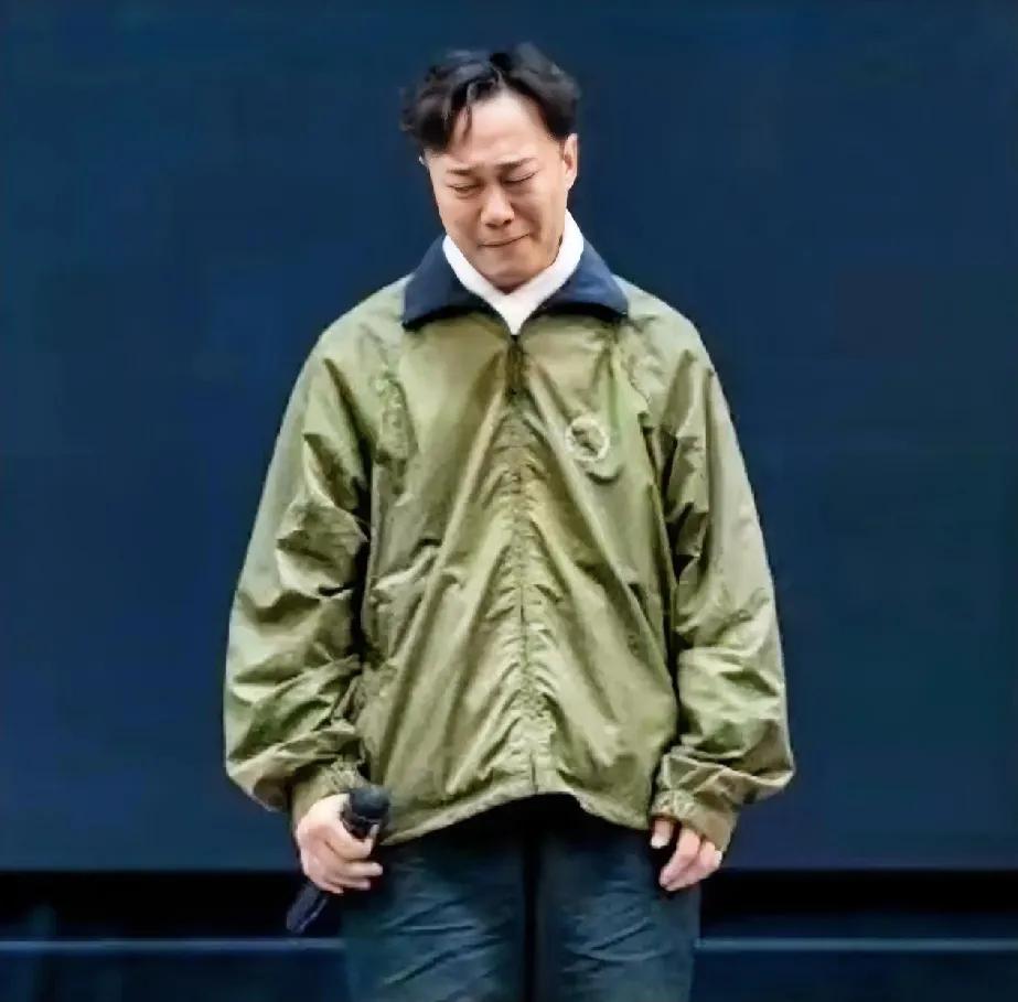 陈奕迅，差点哭也来不及了，[捂脸哭]别被猪队友害得无法开演唱会了！