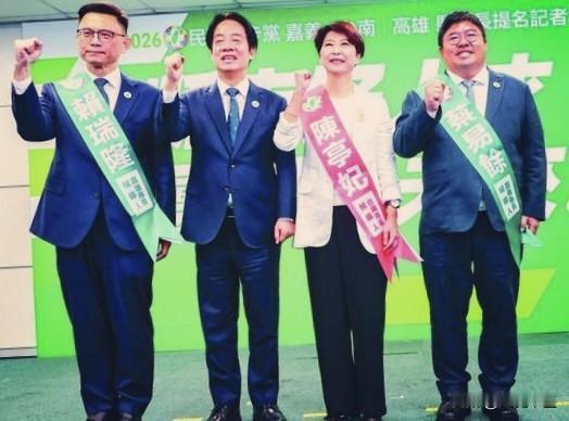 离谱！距离台湾九合一县市长选举只剩不到半年，岛内政坛出现一桩很反常的现象，不少人