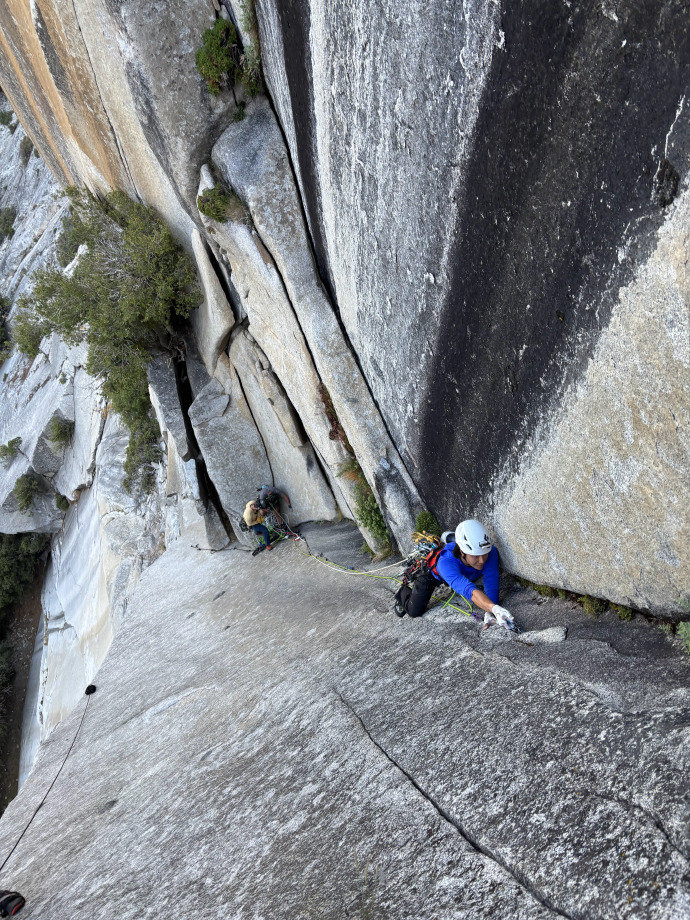 王一博岩壁幕后花絮王一博探索新境2收官王一博岩壁幕后花絮，是一博的探索新境2