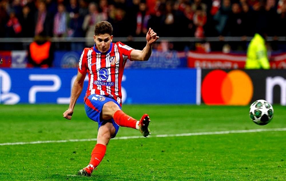 西蒙尼当场就跟记者翻脸了！马竞欧冠主场5-2狂胜热刺，阿尔瓦雷斯两射一传，全