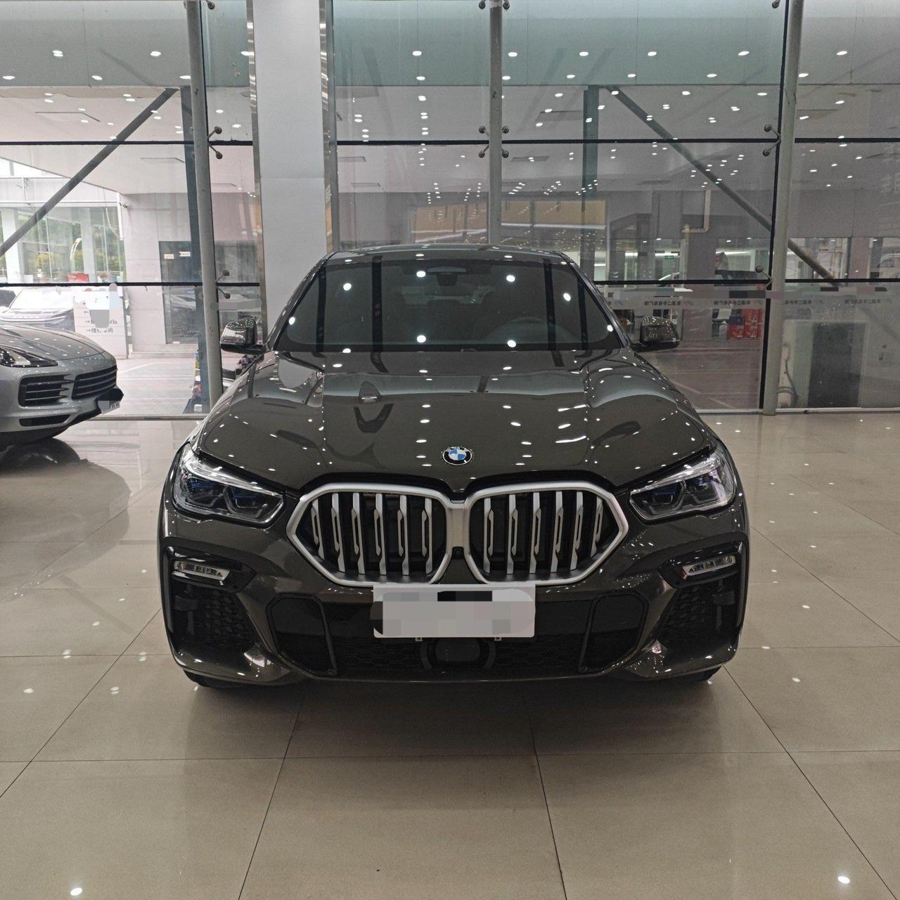 已经停产，但依旧时尚前卫，宝马X6，永不过时！前两天验了一台宝马X6，看到实车