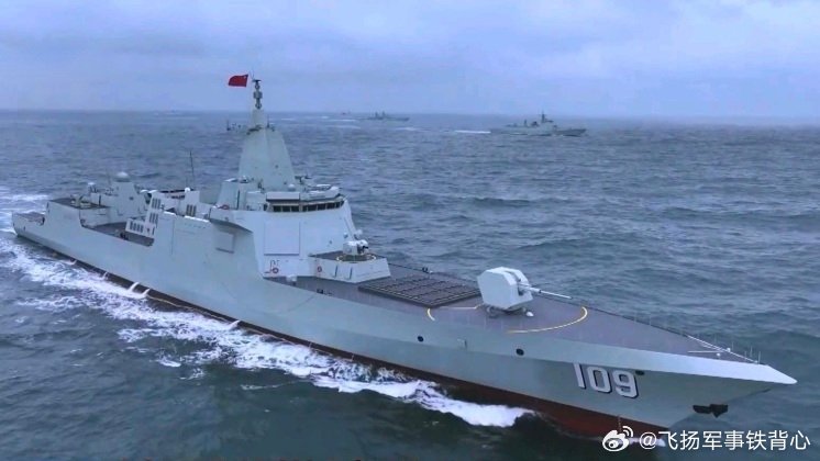 《军事观察》杂志：中国东海舰队将服役四艘055，另外两艘预计2026年入役---