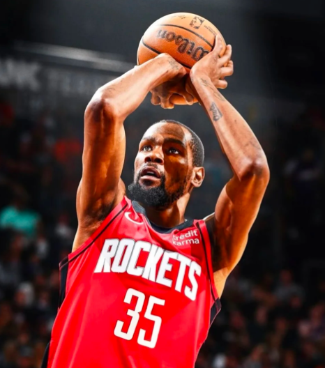 杜兰特在哪个球队都不是那种大包大揽的球霸，不然不会有热手硬传的梗搞不懂那些无脑