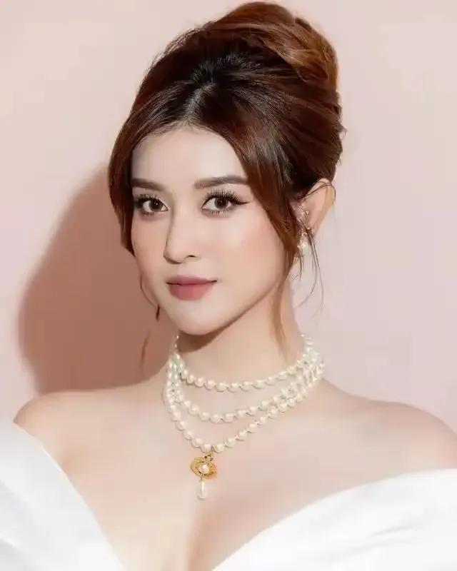 在网上看到一位越南模特，足够让我们惊艳！陈玄媚，全名阮陈玄媚★越南知名的模特
