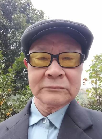 撞南墙了才醒悟，老了握住钱才有价值。退休后我每月固定给女儿转4600，中秋节想去