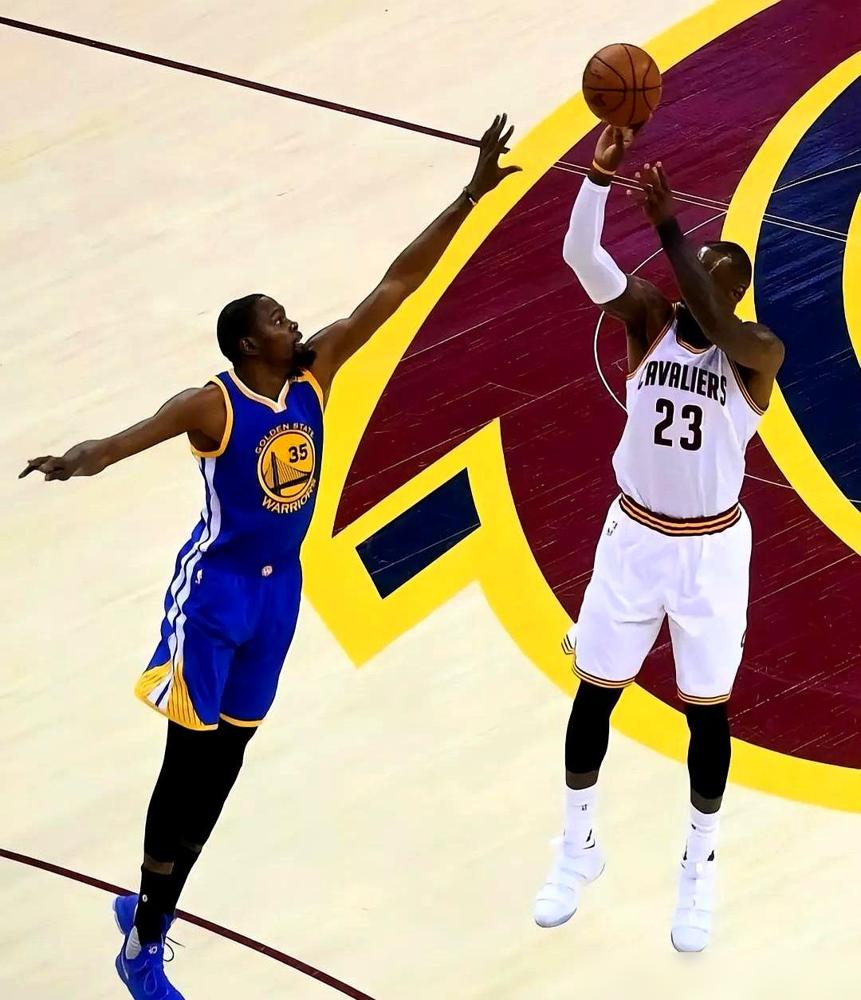 你以为他只是个冲筐的坦克，结果一看助攻，他竟然比纳什还多出1500个，比科比整整