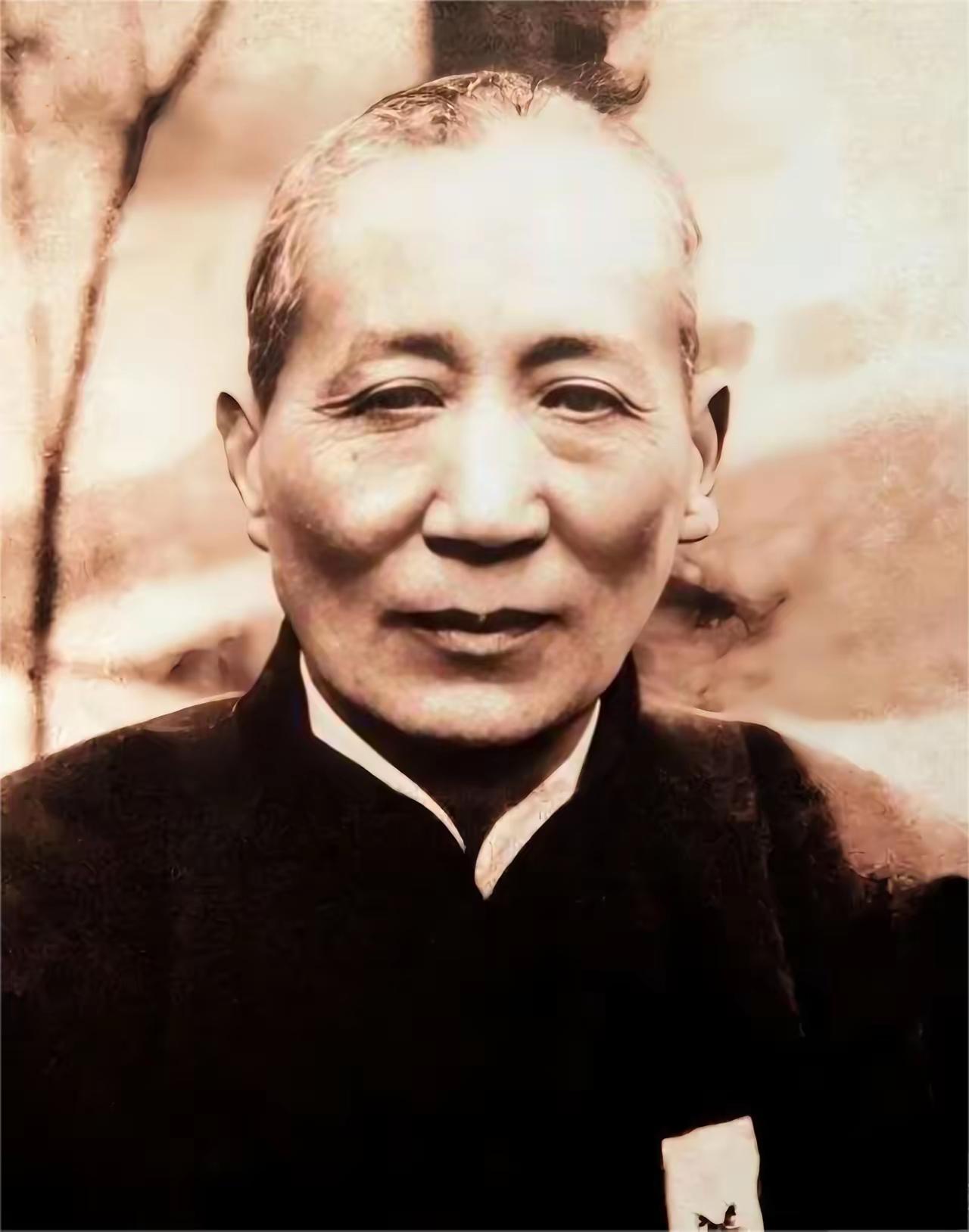 2010年清明，四川大邑，刘文彩的后人从海内外呼啦啦涌回上千口，原定七十五桌硬加