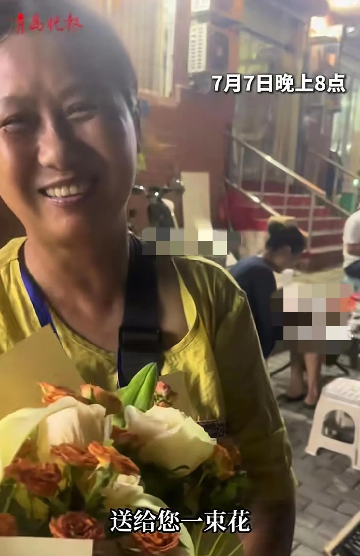 果然在我的意料当中，青岛摆摊卖玉米大姨救人的事迹被他的儿子知道后，儿子不但没有表