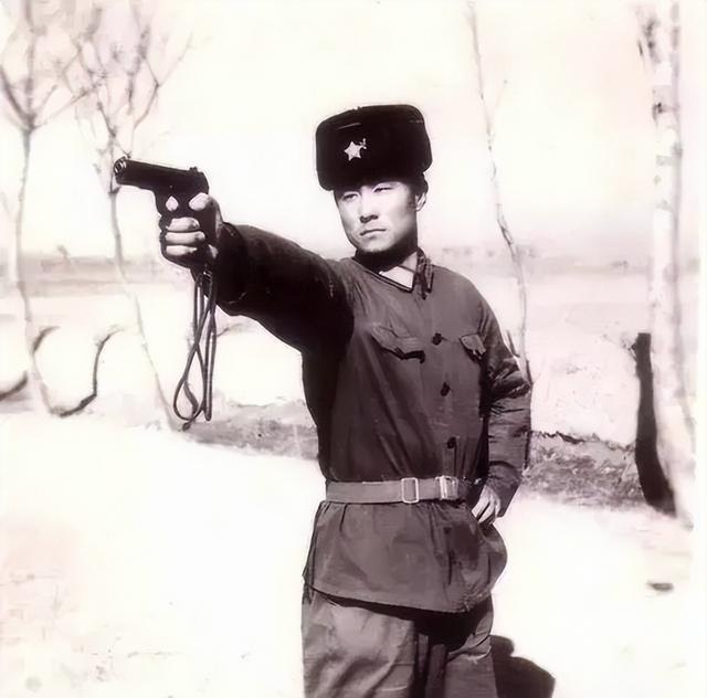 1979年，160师师长张志信让独子去当侦察兵，妻子程翠芬知道后，一通电