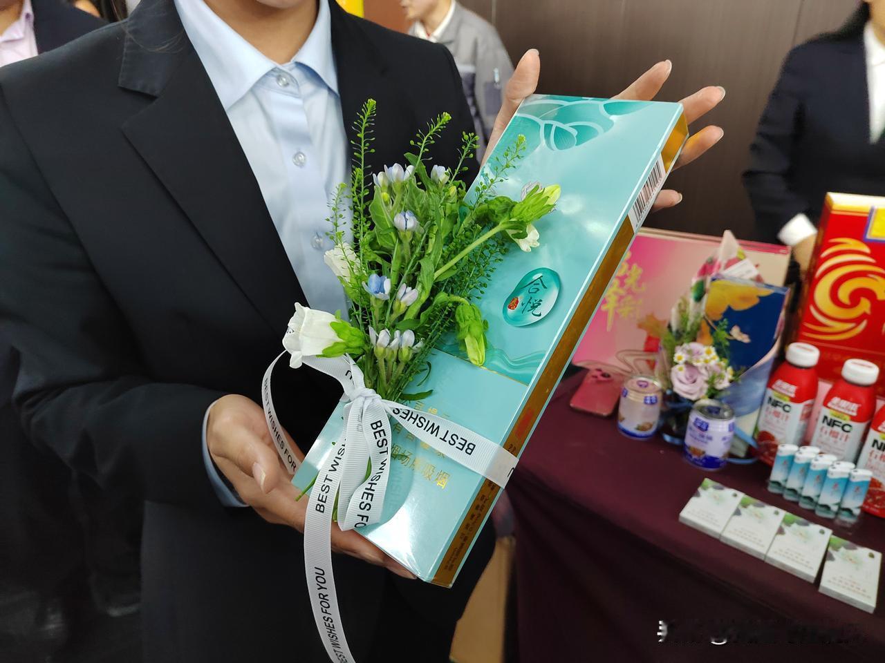 烟草行业也卷起来了？｜近日，在舜和枣庄大酒店参加喜宴文化节，两处烟草展台吸引了大